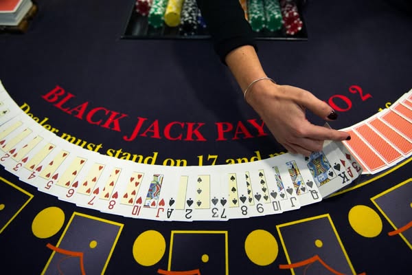 Paris casinos, collateral victims of France's budget stalemate, due to close on Tuesday